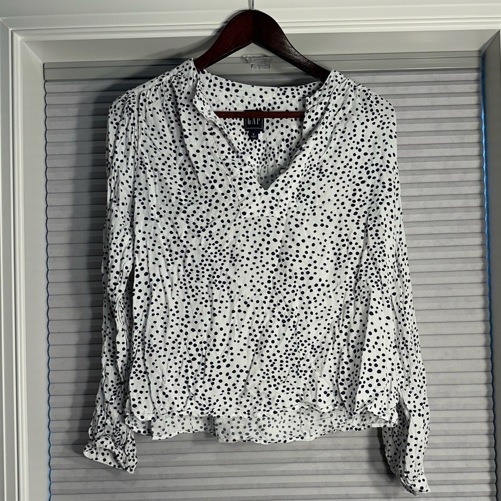 Gap white shirt with black polka dots G-26